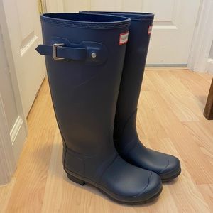 Like new tall Hunter boots. Size 7